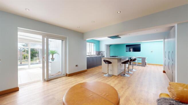 KITCHEN/FAMILY/DINING ROOM
