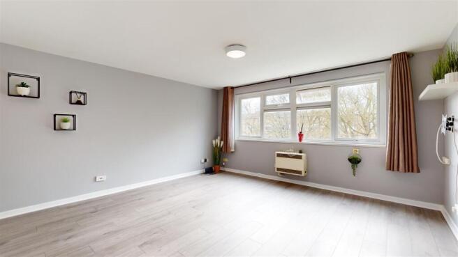 LOUNGE/BEDROOM