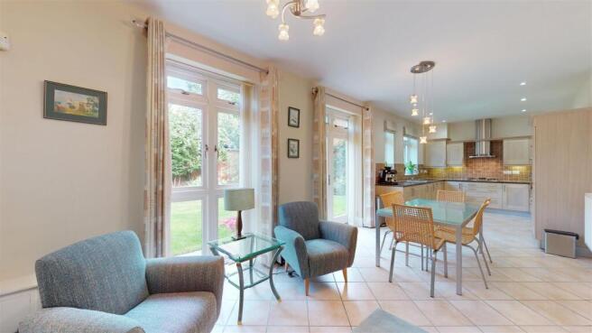 KITCHEN/FAMILY/BREAKFAST ROOM