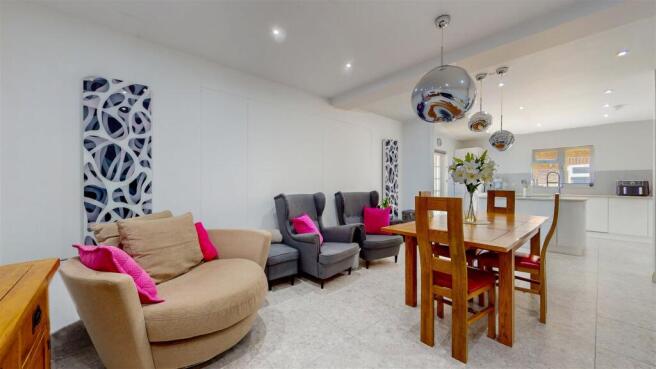 KITCHEN/DINING/FAMILY ROOM