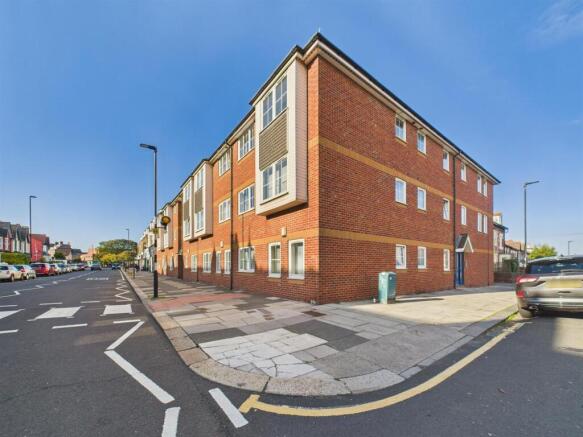 CAM01832G0-PR0239-STILL009.jpg