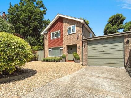 Yaverland Drive, Bagshot, Surrey