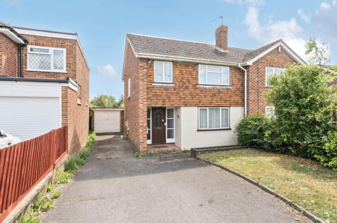 Cotswold Way, Tilehurst, Reading