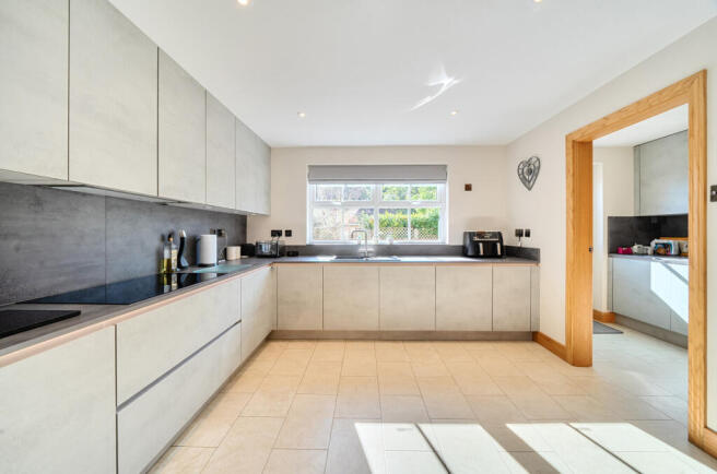 1348714-12-68babf...