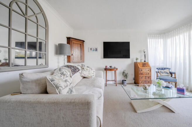 1359647-9-68da79b...