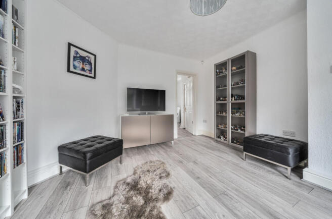 1404127-12-697780...