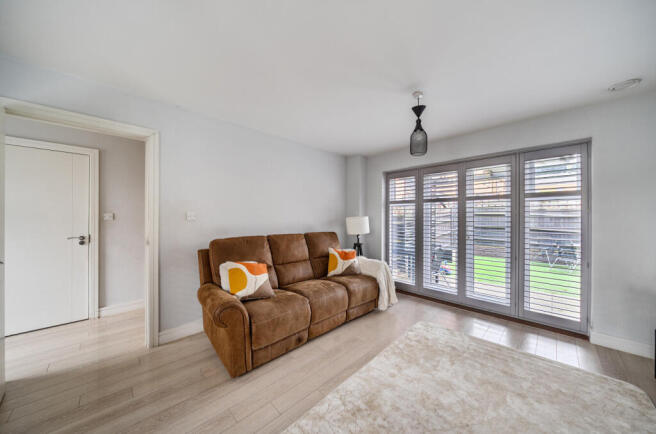 1375708-9-690b8f0...