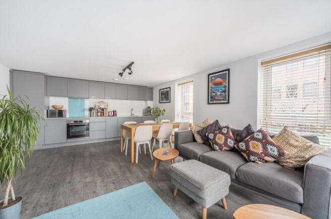 1377022-7-6911f18...