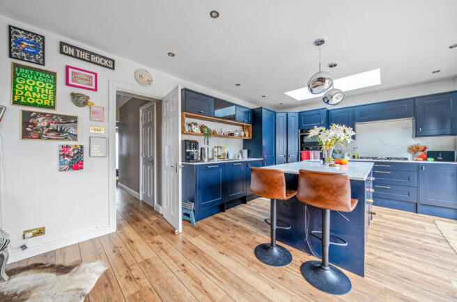 1404090-3-697bdfa...