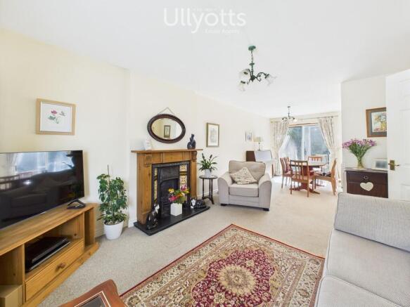 Lounge/Dining Are...