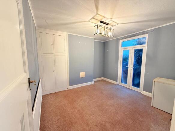 366 Bexhill Road dining.JPG