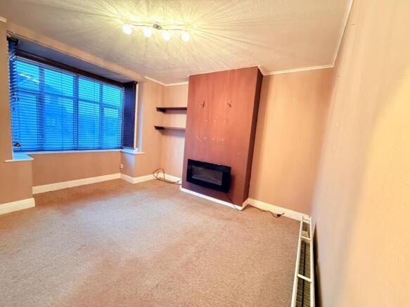 366 Bexhill Road lounge.JPG