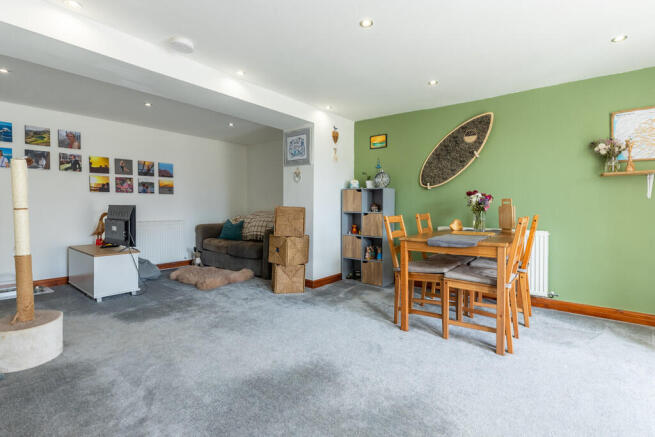 Open Plan Living/...
