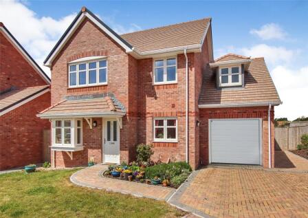 Knight Gardens, Lymington, Hampshire, SO41