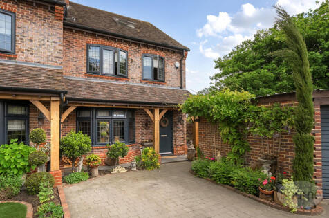 Marlow Court, Spitalfields Road, Alton, Hampshire, GU34