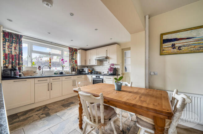 bf7385b5-d383-43f...