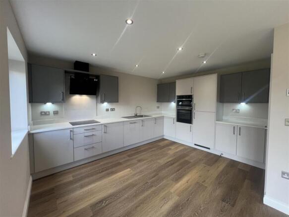 2 Kitchen.JPG
