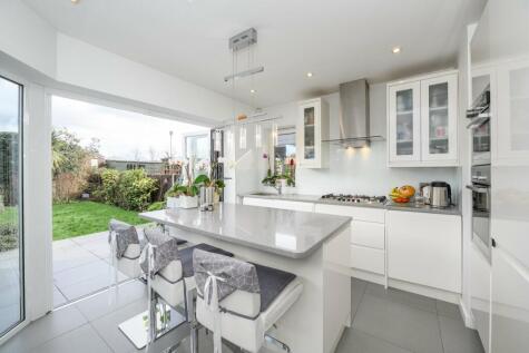 Thames Street, Weybridge, KT13