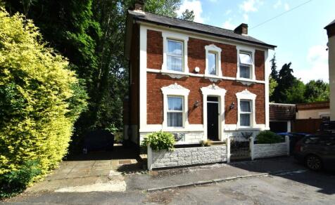 Albert Road, Addlestone, KT15