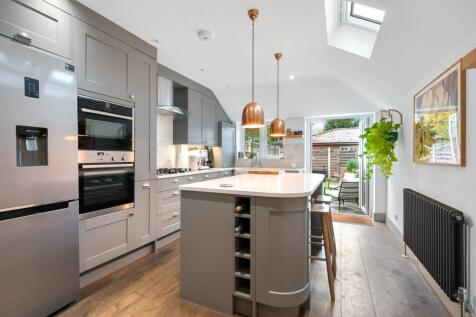 New Road, Weybridge, KT13