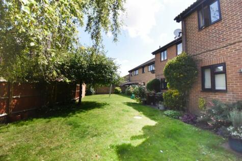 1 bedroom maisonette for sale in Kimberley Walk Walton on Thames