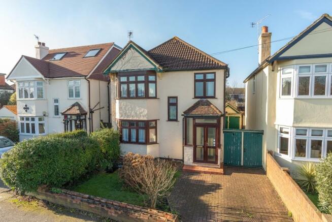 3 Bedroom Detached House For Sale In Brampton Gardens Hersham Village Surrey Kt12 Kt12