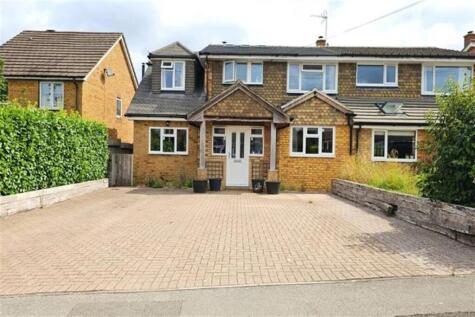4 bedroom Semi-Detached House in Hindhead