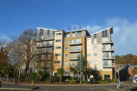 2 bedroom Apartment 2nd Floor in Farnborough