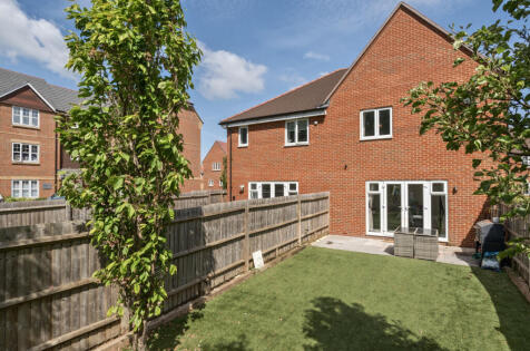 Equestrian Court, Arborfield Green, Reading