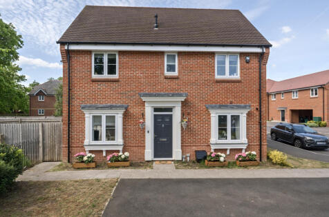 Equestrian Court, Arborfield Green, Reading