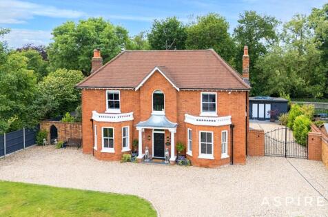 Davis Street, Hurst, Reading