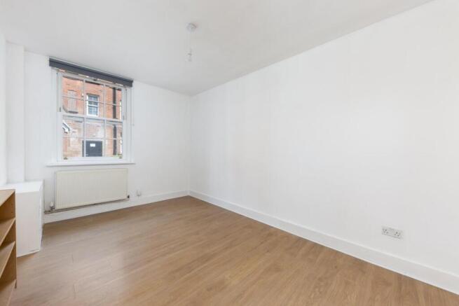 Peabody Estate Block E FLat 2 (01 of 08).jpg
