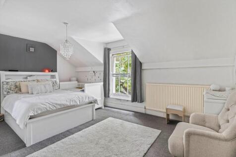 Grosvenor Park, London, SE5