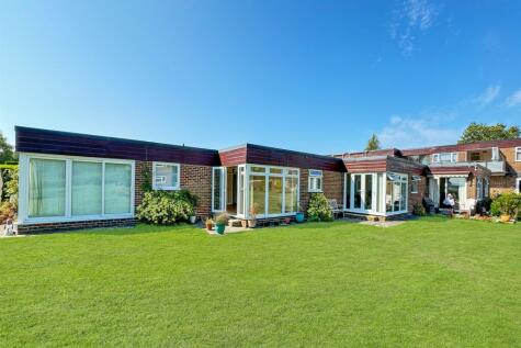 3 bedroom Terraced Bungalow in Chichester