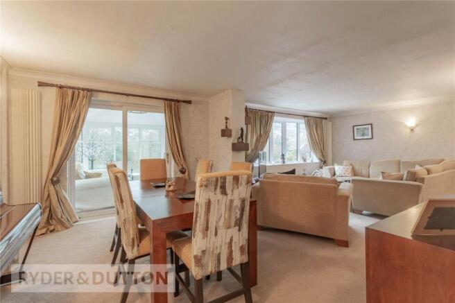 Dining Room & Lounge