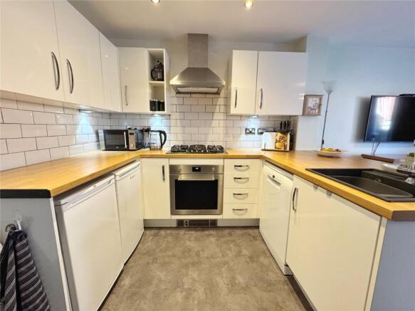 Living Rm / Kitchen