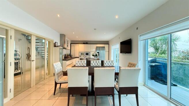 Kitchen/Dining