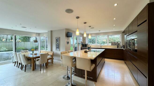 Kitchen/Dining Area