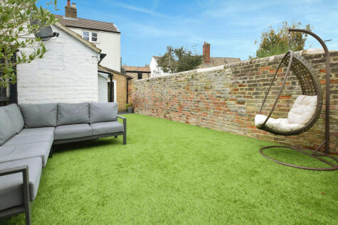 Castle Hill Court, Huntingdon