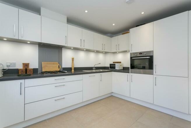 KITCHEN / BREAKFAST ROOM