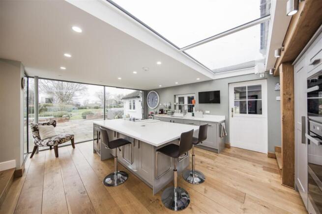 Stunning Open Plan Kitchen