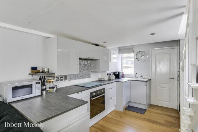 7 Kitchen.jpg