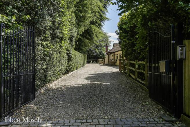 3 Drive entrance.jpg