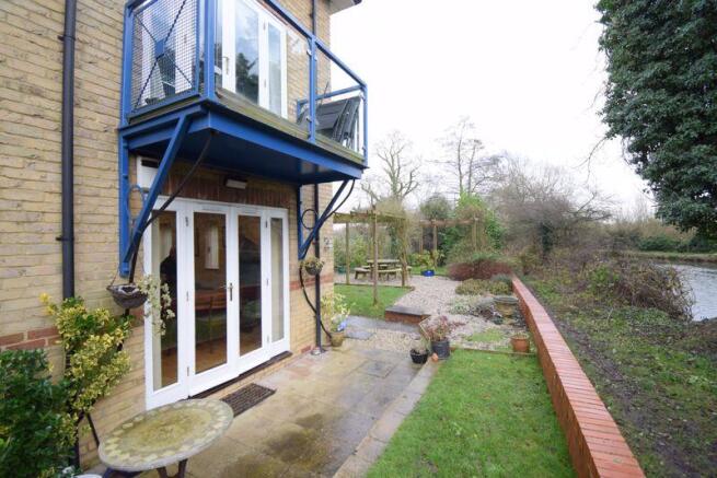 2 bedroom apartment for sale in Riverside Court, Cambridge