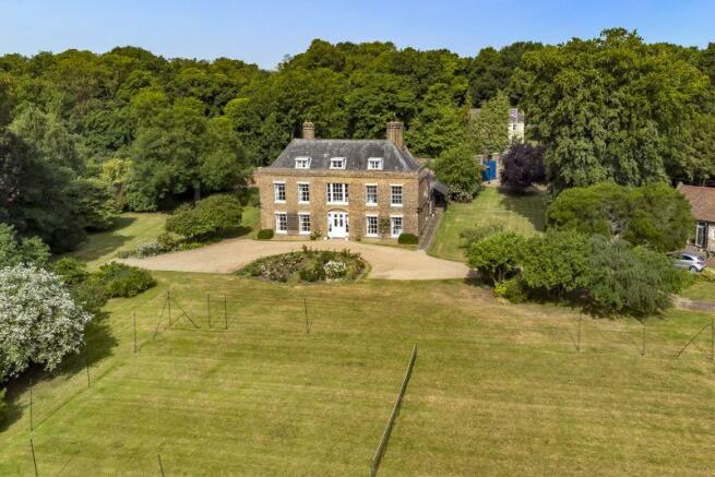9 bedroom country house  for sale