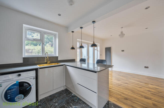 b8aadd72-17ad-4d7...