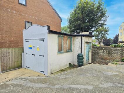 At Grosvenor Road, Westcliff-On-Sea, Essex, SS0