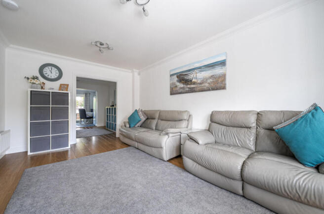 1302672-9-683988c...