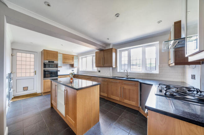 1340340-4-689da15...