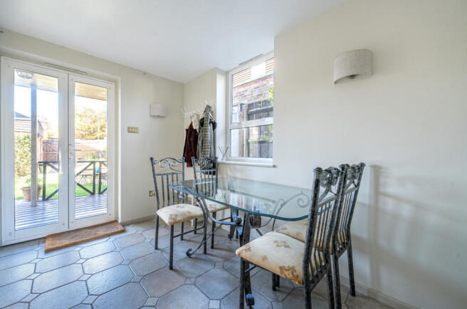 1373013-4-68ff46e...